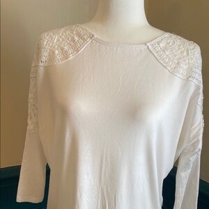Elegant oversized White Tunic w/ crochet design on shoulders/sleeves, size S.